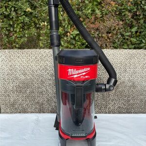Milwaukee 0885-20 M18 Fuel Backpack Vacuum - Black